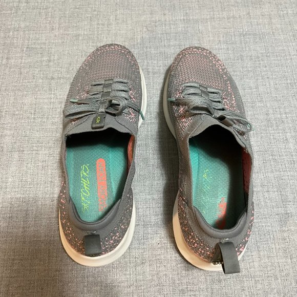 Women's size 8 Sketchers - Picture 4 of 17